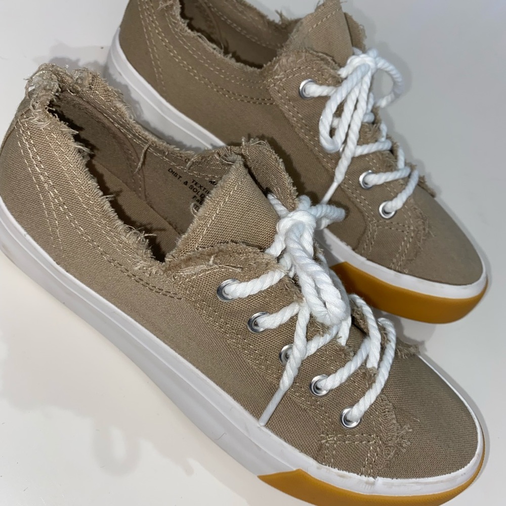 Serra women’s memory foam size 7 shoes